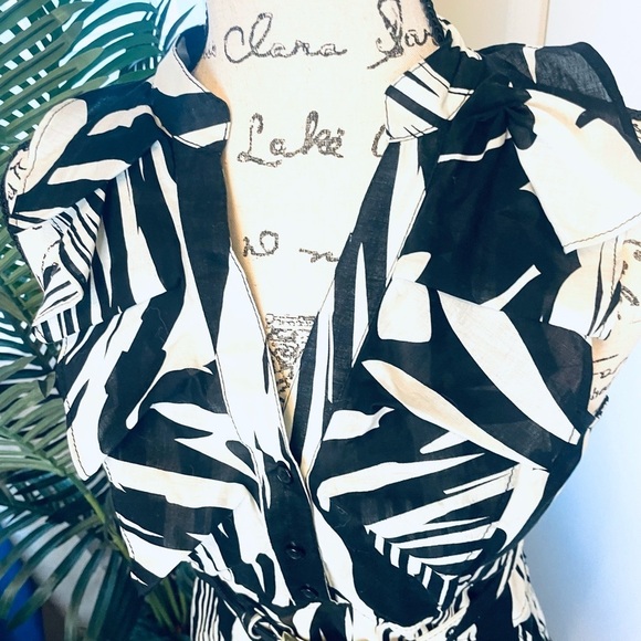 Black and White Sleeveless Dress with Belt - Picture 8 of 9